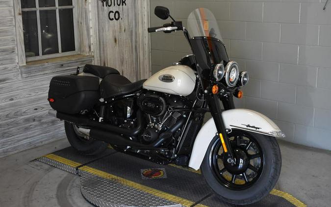 2022 Harley-Davidson® FLHCS - Heritage Classic 114