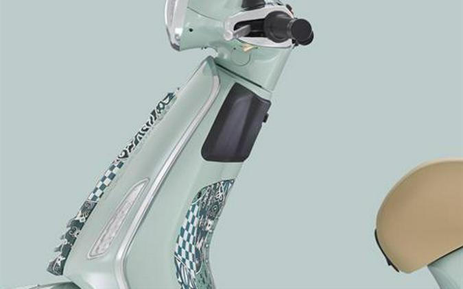 2024 Vespa Primavera 150 Batik