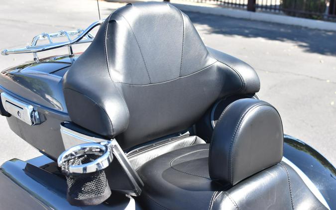 2022 Harley-Davidson Tri Glide Ultra Gauntlet Gray Metallic/Vivid Black FLHTCUTG