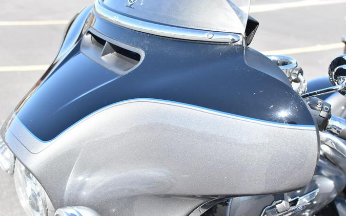 2022 Harley-Davidson Tri Glide Ultra Gauntlet Gray Metallic/Vivid Black FLHTCUTG