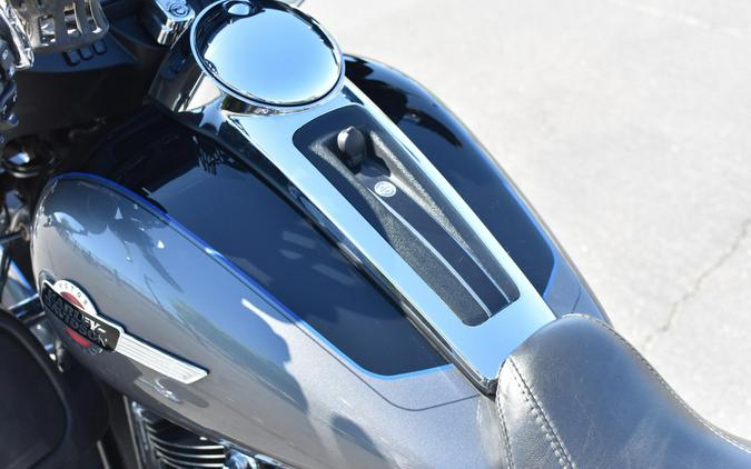 2022 Harley-Davidson Tri Glide Ultra Gauntlet Gray Metallic/Vivid Black FLHTCUTG