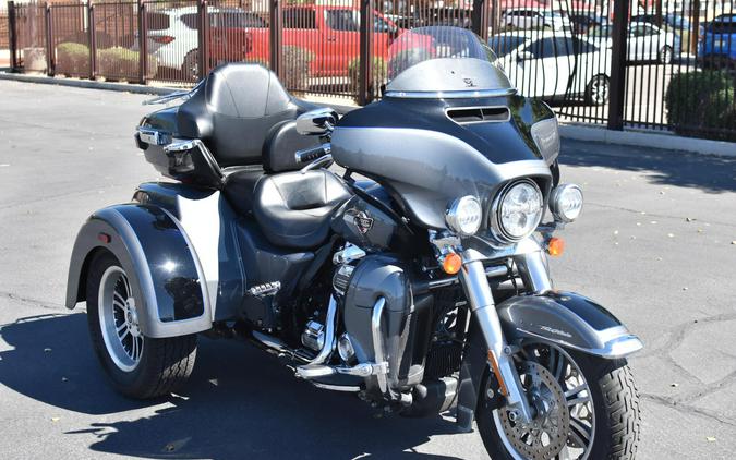 2022 Harley-Davidson Tri Glide Ultra Gauntlet Gray Metallic/Vivid Black FLHTCUTG