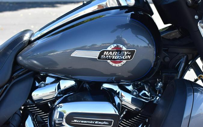 2022 Harley-Davidson Tri Glide Ultra Gauntlet Gray Metallic/Vivid Black FLHTCUTG