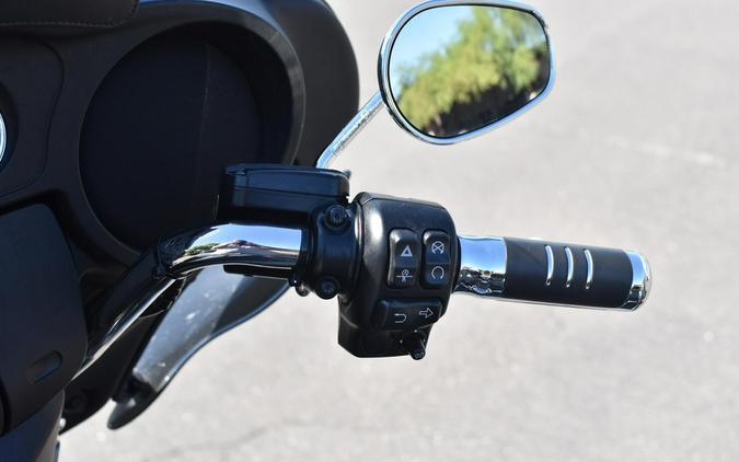 2022 Harley-Davidson Tri Glide Ultra Gauntlet Gray Metallic/Vivid Black FLHTCUTG