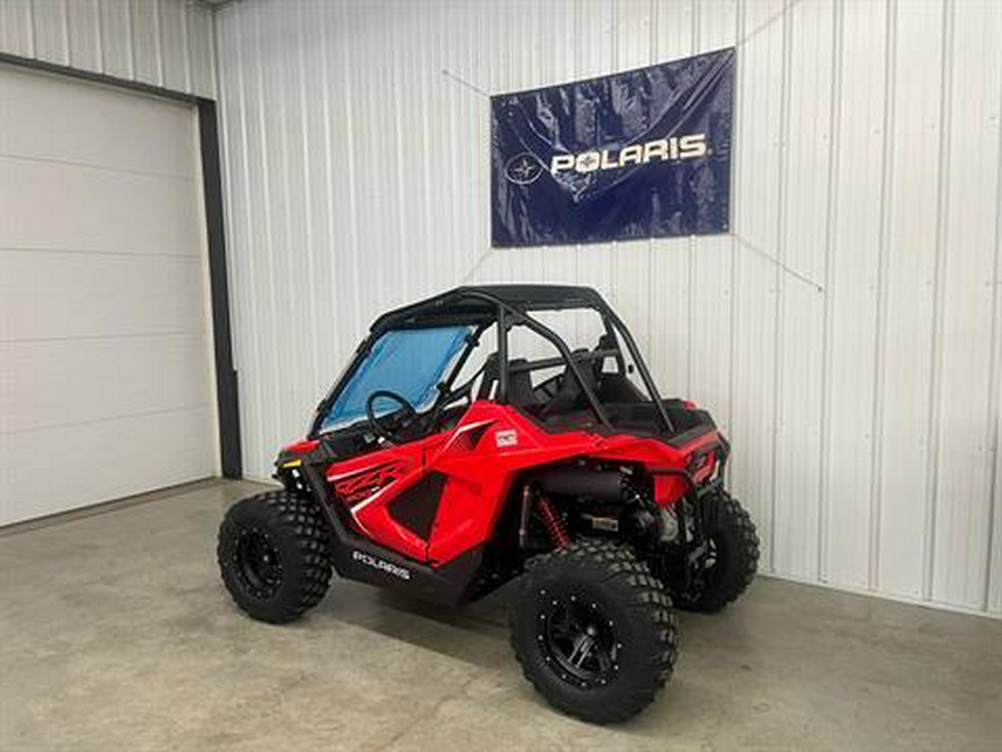 2025 Polaris RZR 200 EFI