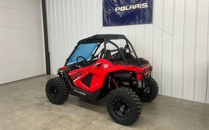 2025 Polaris RZR 200 EFI