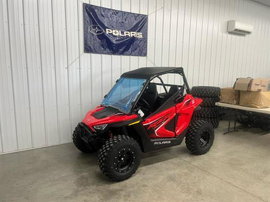 2025 Polaris RZR 200 EFI