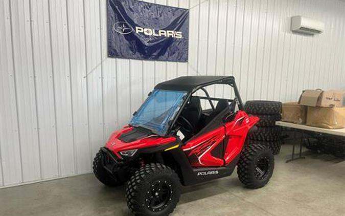 2025 Polaris RZR 200 EFI