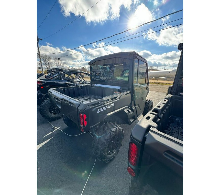 2024 Can-Am® Defender DPS CAB HD9