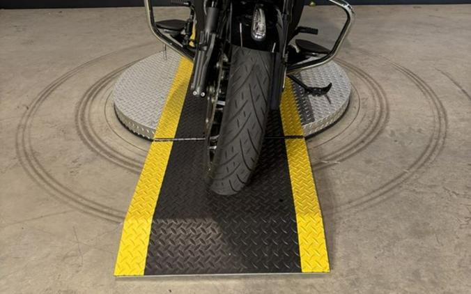 2022 Indian Motorcycle® CHALLENGER LIMITED, BLACK METALLIC, 49ST