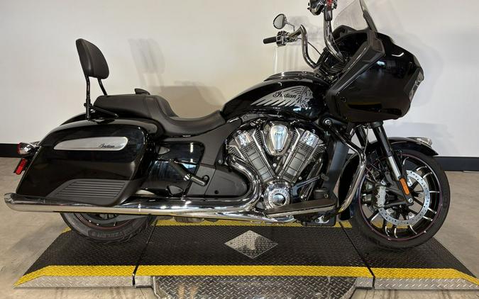 2022 Indian Motorcycle® CHALLENGER LIMITED, BLACK METALLIC, 49ST