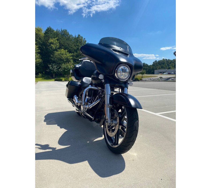 2015 Harley-Davidson Street Glide Special Black Denim & Red Pinstrip