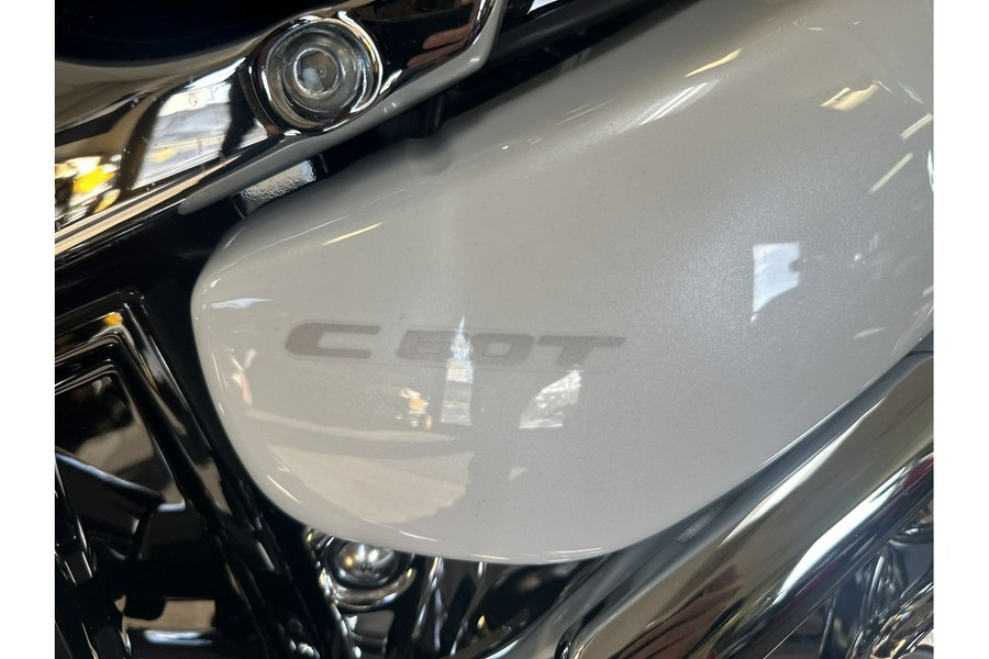 2025 Suzuki Boulevard C50T Special - WHITE