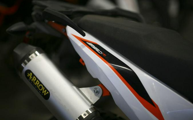 2022 KTM Adventure 890 R