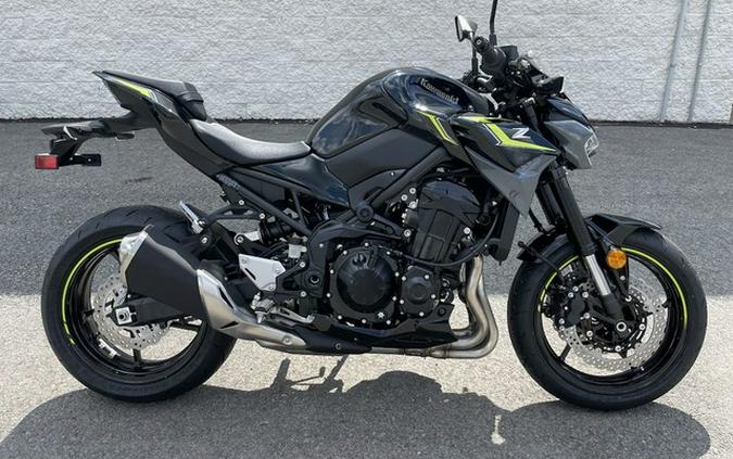 2024 Kawasaki Z900 ABS Metallic Spark Black/Metallic Matte Dark