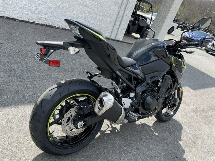 2024 Kawasaki Z900 ABS Metallic Spark Black/Metallic Matte Dark