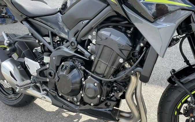 2024 Kawasaki Z900 ABS Metallic Spark Black/Metallic Matte Dark