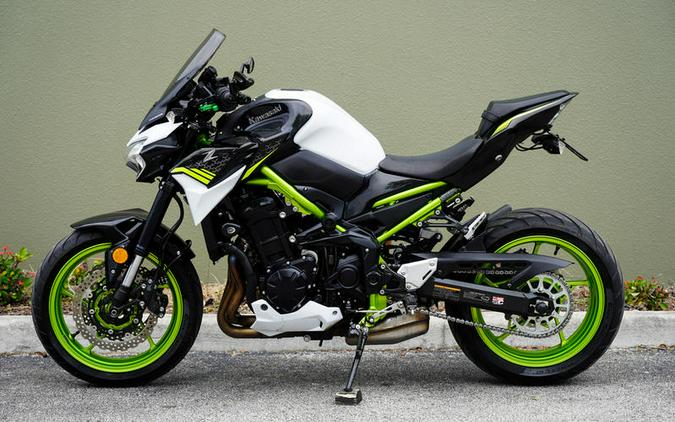 2021 Kawasaki Z900 ABS Pearl Blizzard White/Metallic Spark Black