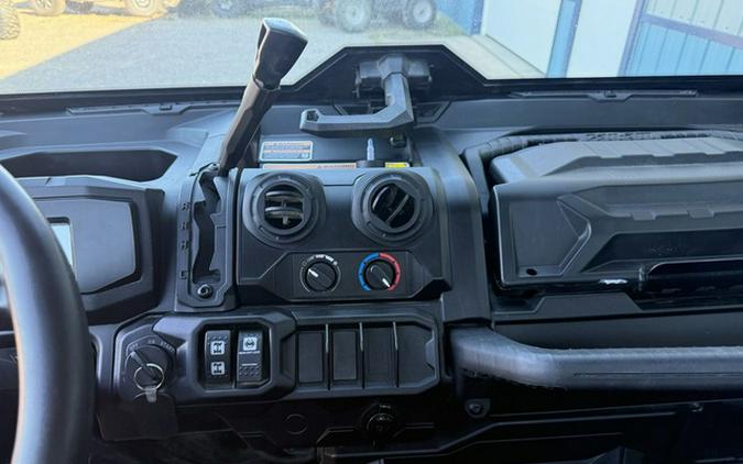 2024 Can-Am Defender DPS CAB HD9