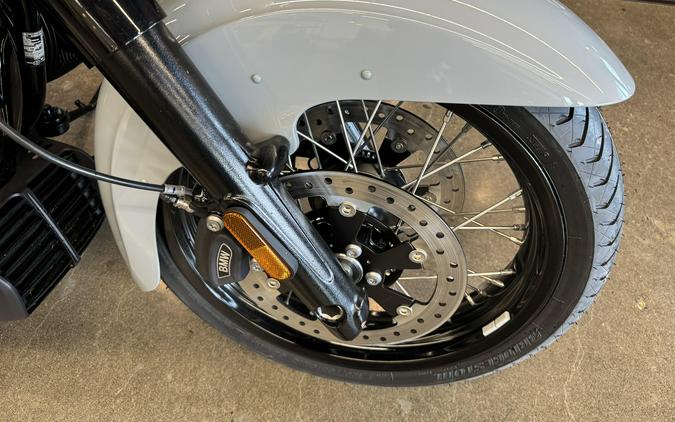 2025 BMW R 18 Classic - BLACKED OUT PKG - BROOKLYN GRAY METALLIC.. DEMO!!
