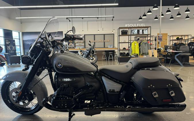2025 BMW R 18 Classic - BLACKED OUT PKG - BROOKLYN GRAY METALLIC.. DEMO!!