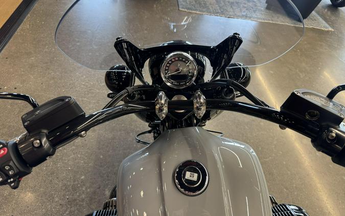 2025 BMW R 18 Classic - BLACKED OUT PKG - BROOKLYN GRAY METALLIC.. DEMO!!