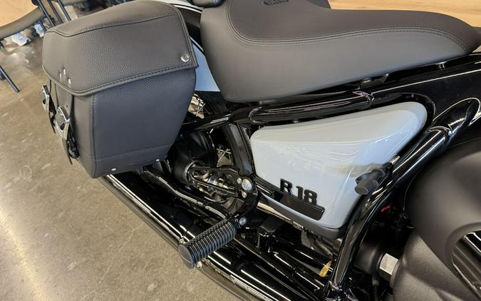 2025 BMW R 18 Classic - BLACKED OUT PKG - BROOKLYN GRAY METALLIC.. DEMO!!