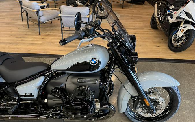 2025 BMW R 18 Classic - BLACKED OUT PKG - BROOKLYN GRAY METALLIC.. DEMO!!