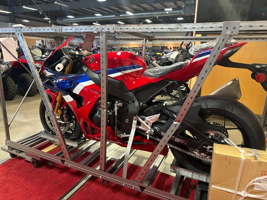 2026 Honda CBR1000RR-R Fireblade SP