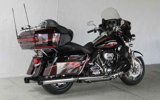 2013 Harley-Davidson® FLHTCUSE8 - CVO™ Ultra Classic® Electra Glide®