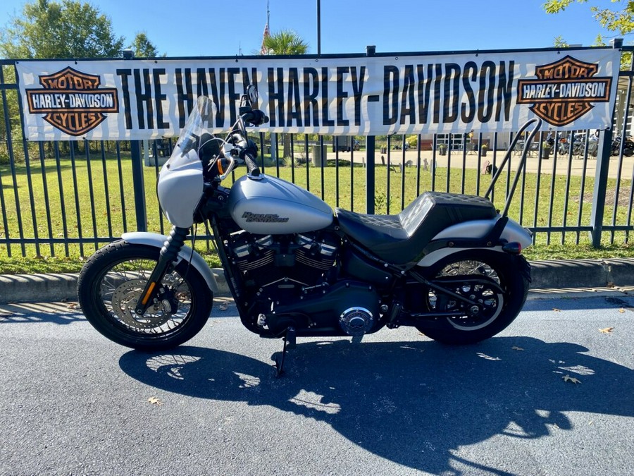 2020 Harley-Davidson® Street Bob® Barracuda Silver Denim