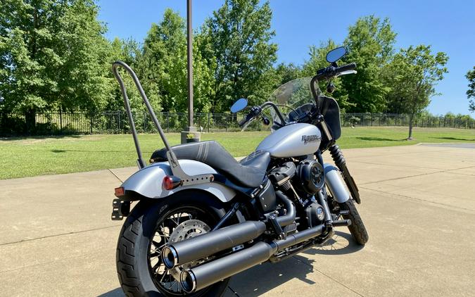 2020 Harley-Davidson Street Bob Barracuda Silver Denim