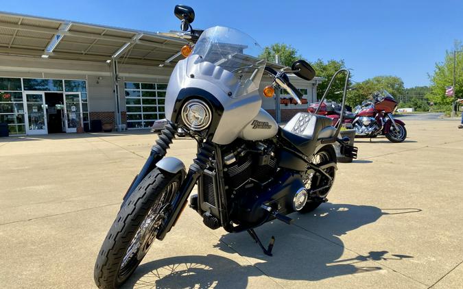 2020 Harley-Davidson Street Bob Barracuda Silver Denim
