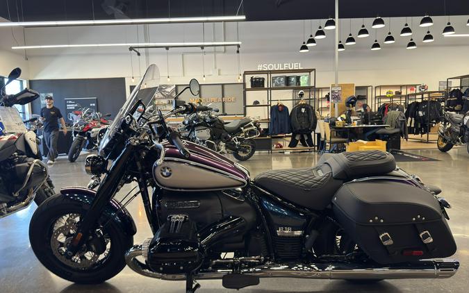 2023 BMW R 18 Classic - OPTION 719 - GALAXY DUST METALLIC - TITAN SILVER 2 METALLIC.. DEMO!!