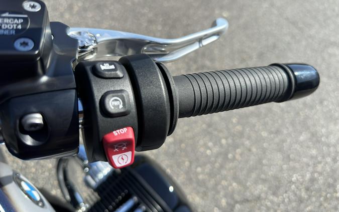 2023 BMW R 18 Classic - OPTION 719 - GALAXY DUST METALLIC - TITAN SILVER 2 METALLIC.. DEMO!!