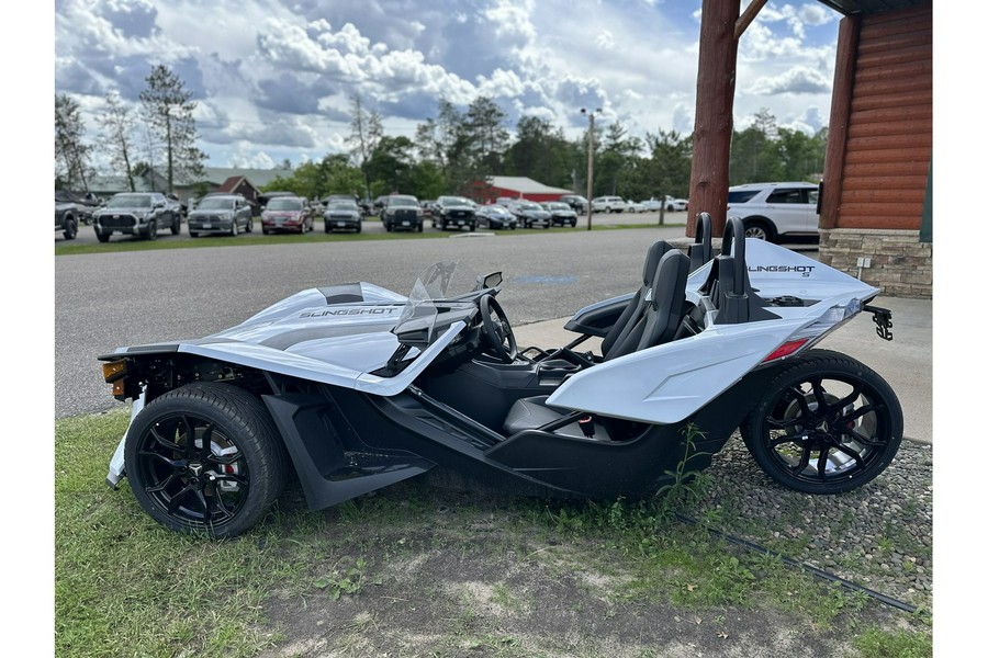 2024 Polaris Industries SLINGSHOT S TECH AUTODRIVE S W/TECH PKG 1 - MOONLIGHT WHITE