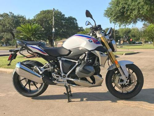 2020 BMW R 1250 R Review with Select Package (21 Fast Facts)