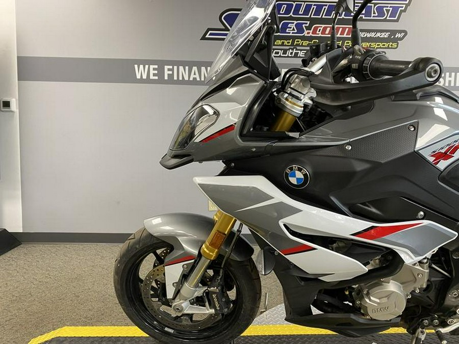 2016 BMW S 1000 XR Light White / Granite Grey Metallic / Racing Red