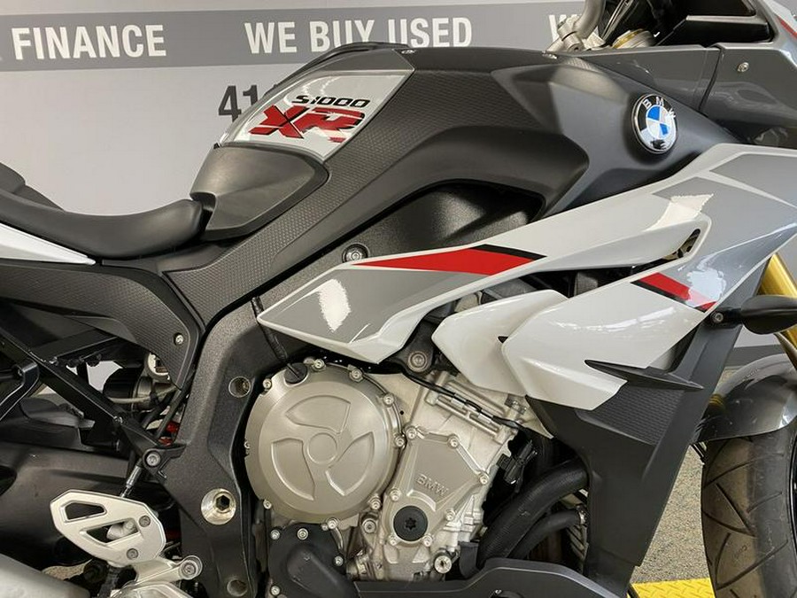 2016 BMW S 1000 XR Light White / Granite Grey Metallic / Racing Red