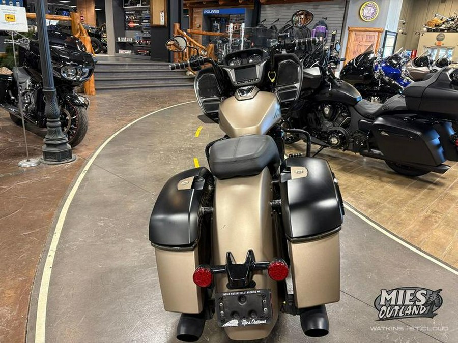 2020 Indian Motorcycle® Challenger Dark Horse Sandstone Smoke