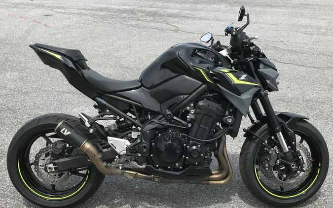 2024 Kawasaki Z900 ABS Metallic Spark Black/Metallic Matte Dark Gray