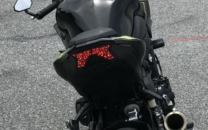 2024 Kawasaki Z900 ABS Metallic Spark Black/Metallic Matte Dark Gray