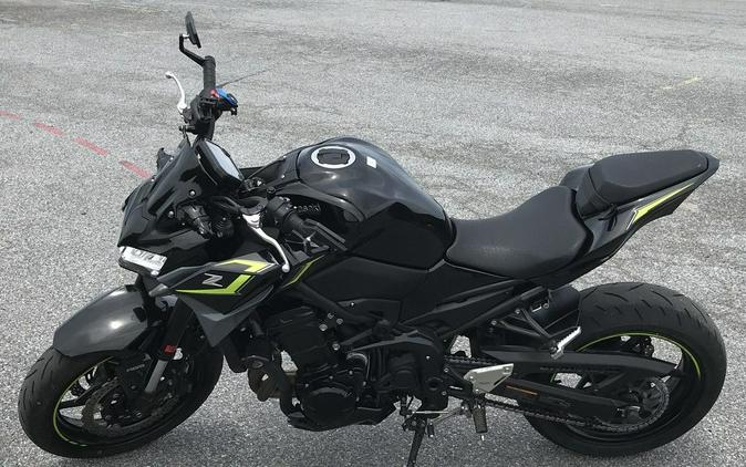 2024 Kawasaki Z900 ABS Metallic Spark Black/Metallic Matte Dark Gray