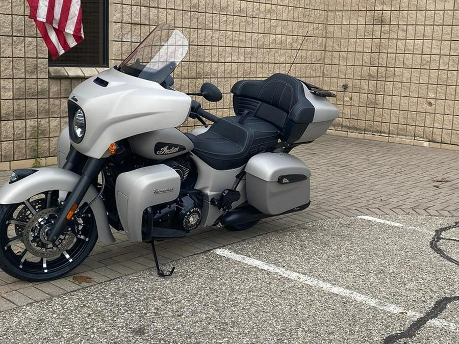 2023 Indian Motorcycle® Roadmaster® Dark Horse® Silver Quartz Smoke