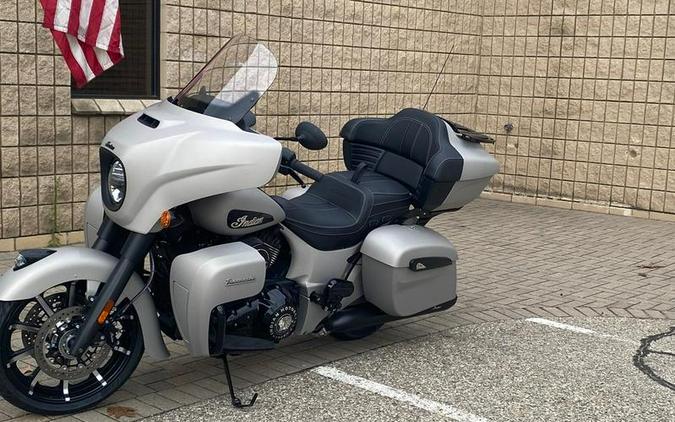 2023 Indian Motorcycle® Roadmaster® Dark Horse® Silver Quartz Smoke