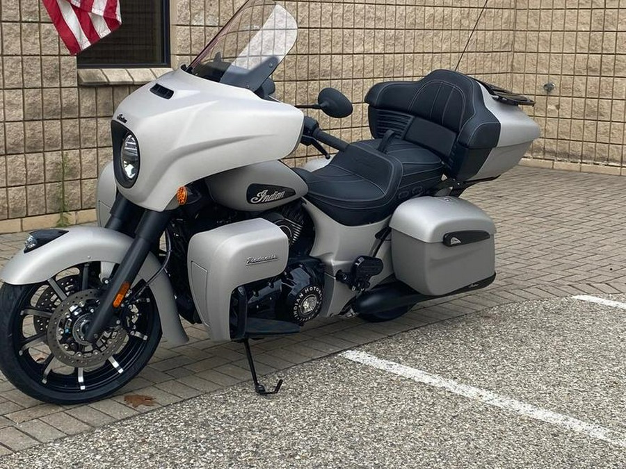 2023 Indian Motorcycle® Roadmaster® Dark Horse® Silver Quartz Smoke