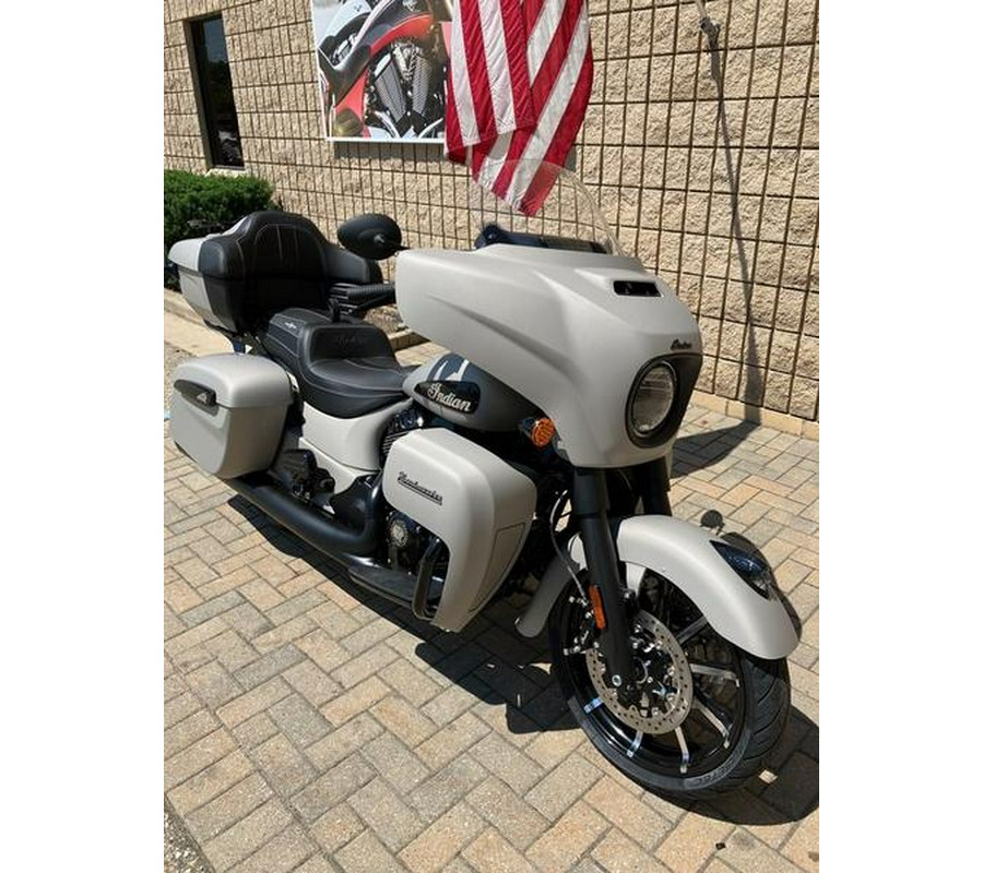 2023 Indian Motorcycle® Roadmaster® Dark Horse® Silver Quartz Smoke