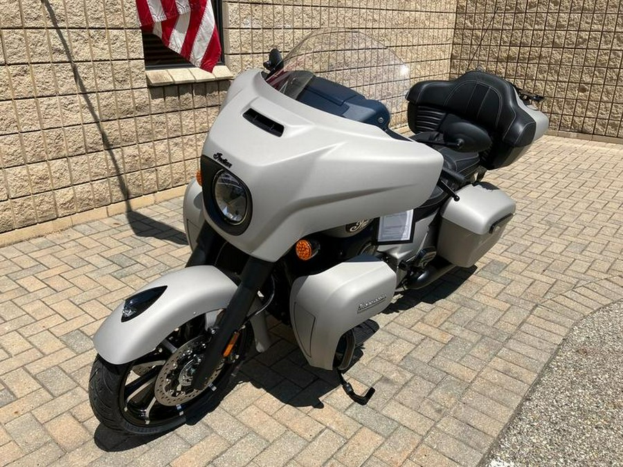 2023 Indian Motorcycle® Roadmaster® Dark Horse® Silver Quartz Smoke