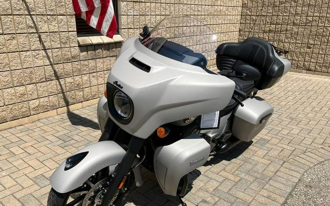 2023 Indian Motorcycle® Roadmaster® Dark Horse® Silver Quartz Smoke