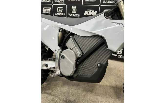 2025 Varg MX Alpha 80 HP - Stark Future